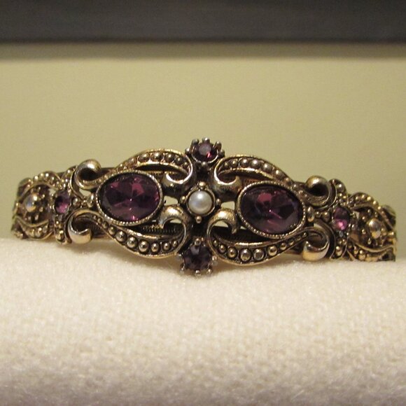 Avon Vintage 1974 Queensbury Victorian Revival Gold Tone Crystal Bracelet - Picture 15 of 16